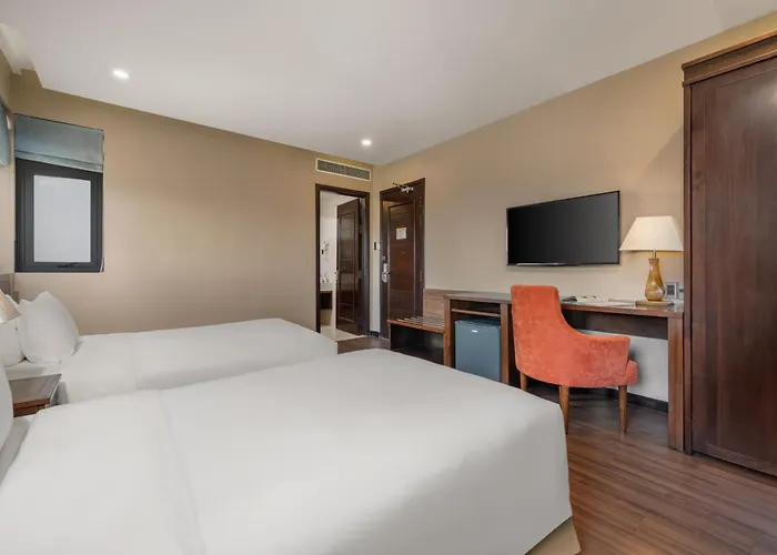 Yarra Ocean Suites Danang