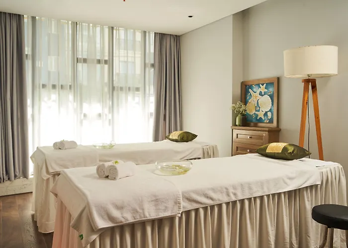 Sofiana My Khe Hotel & Spa - Rooftop Pool Bar- Free 01 Draught Beer And 20-Minute Spa Per Room
