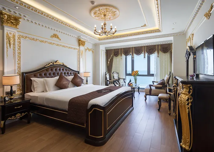 Monarque Hotel Danang